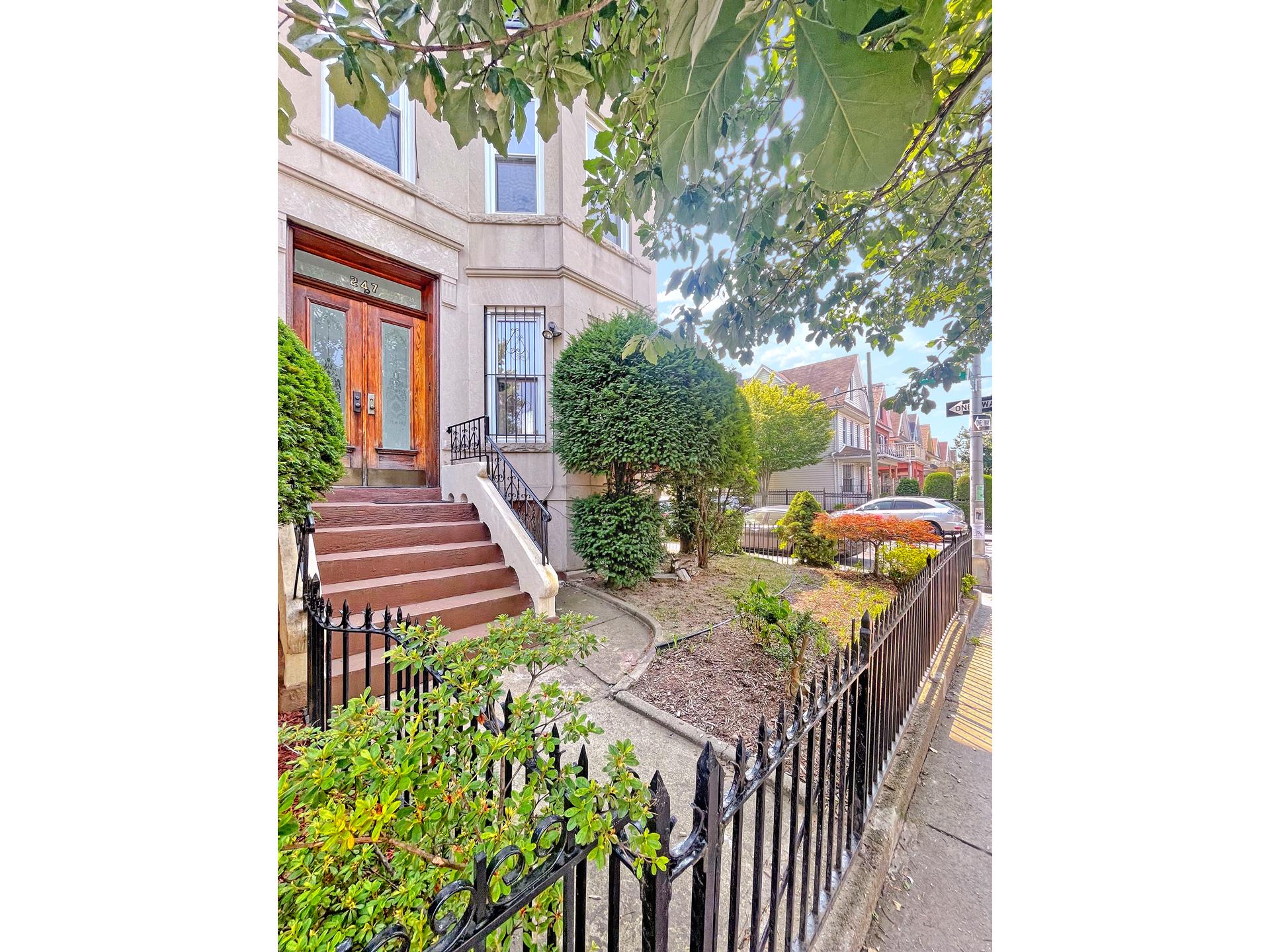 247 E 31ST Street
