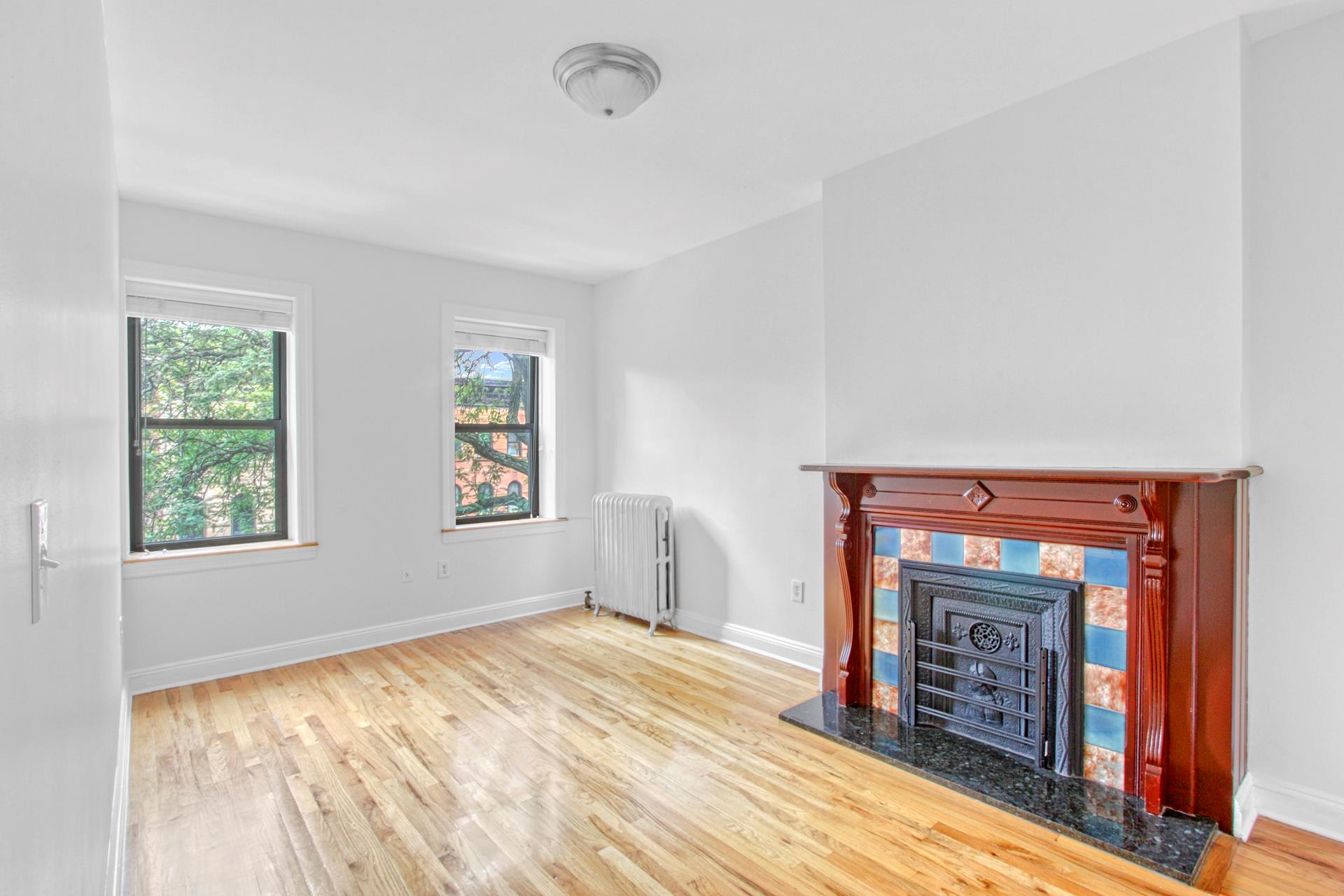 389 PARK Place 3