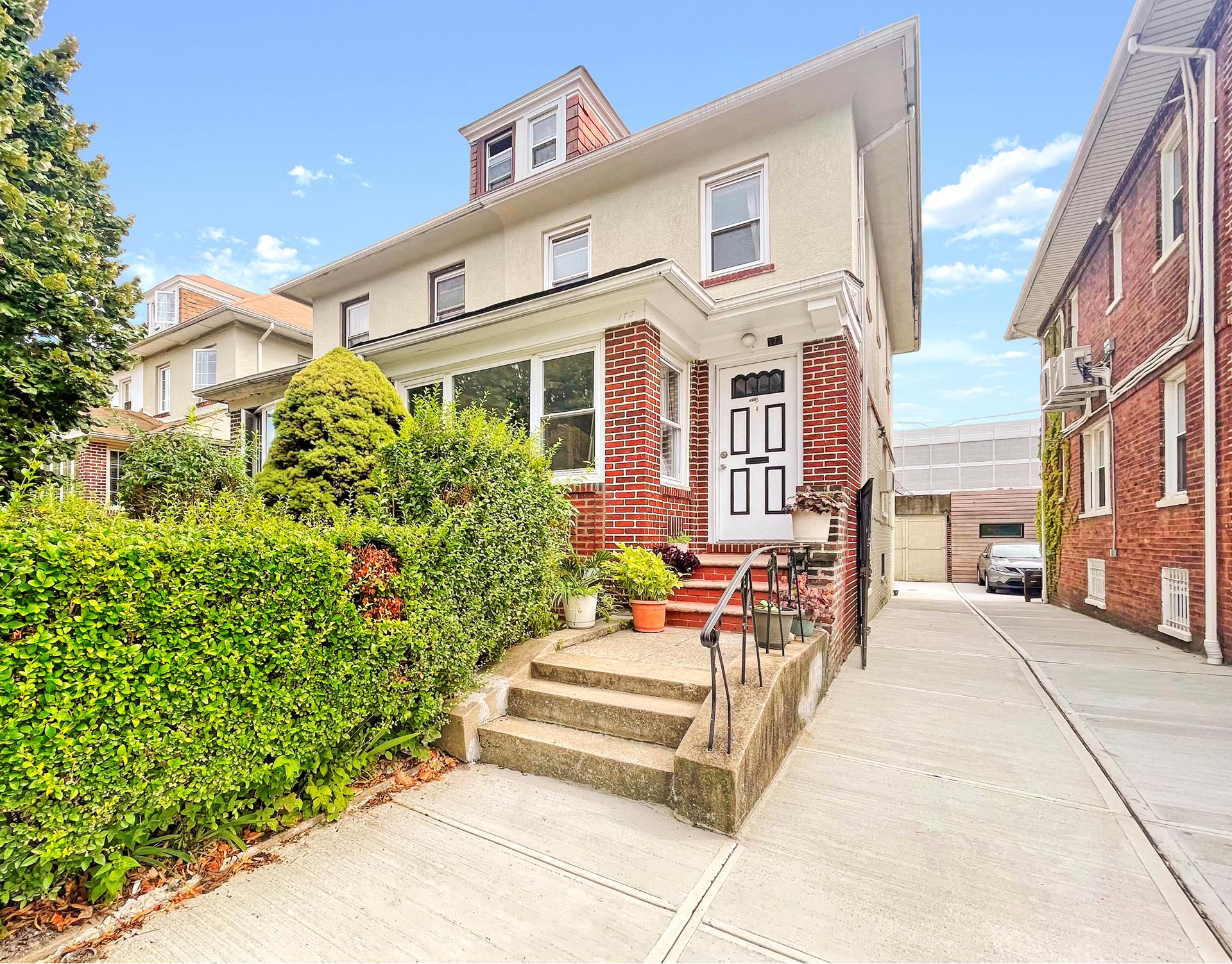172 SULLIVAN Place
