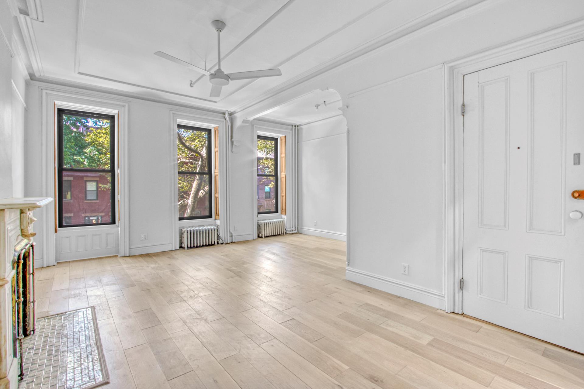 299 CLERMONT Avenue 2