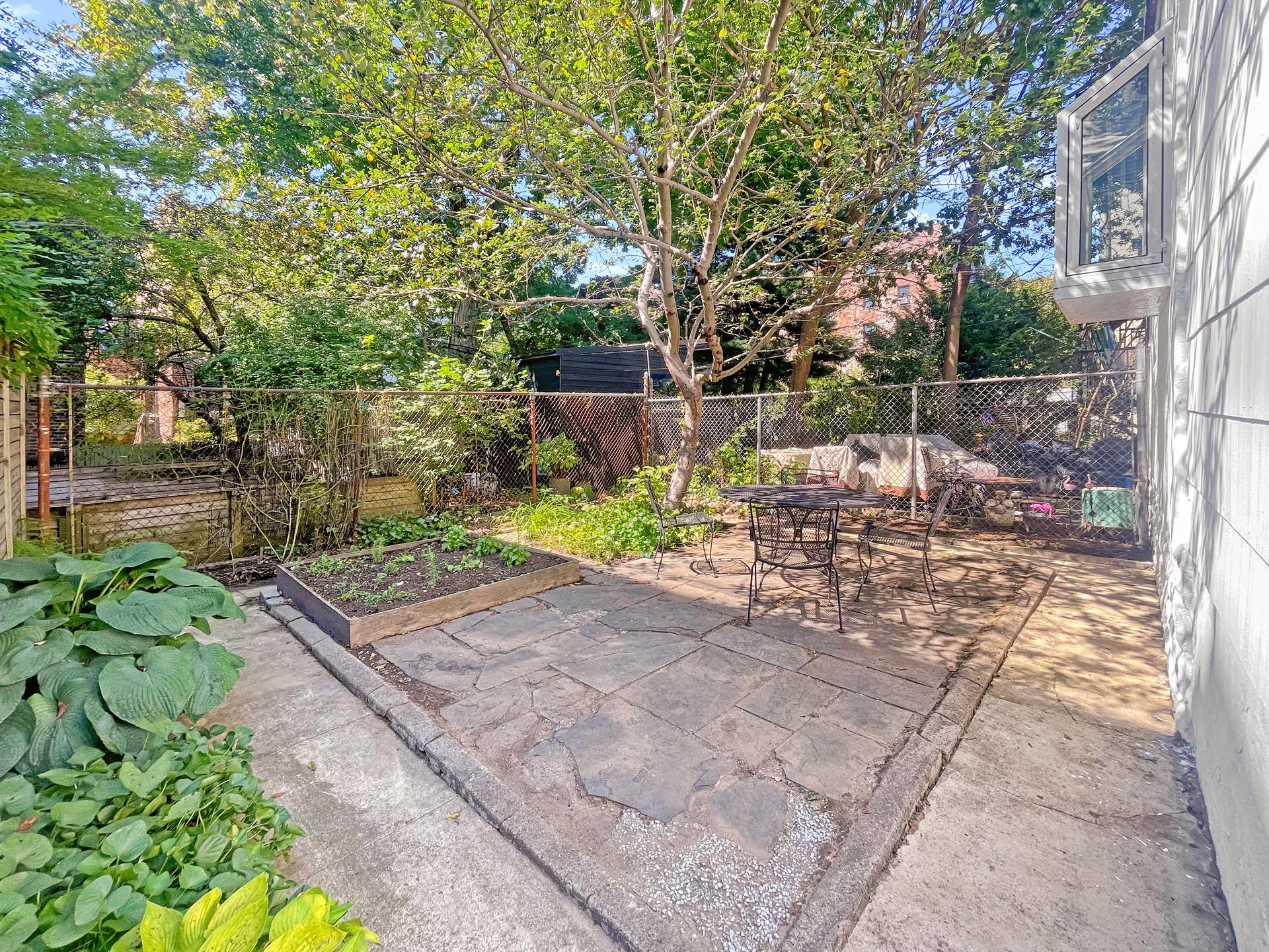 330 CLERMONT Avenue