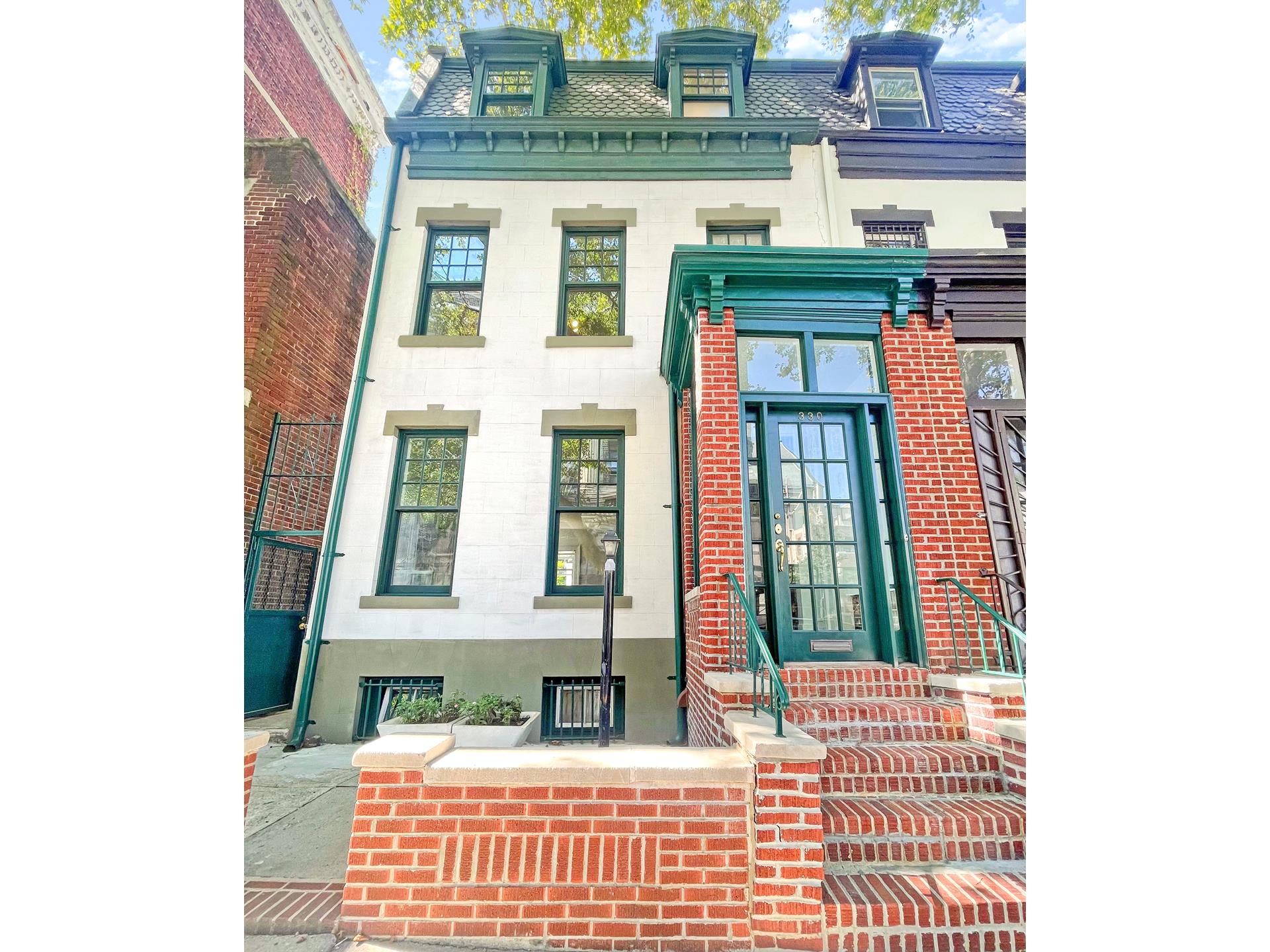 330 CLERMONT Avenue
