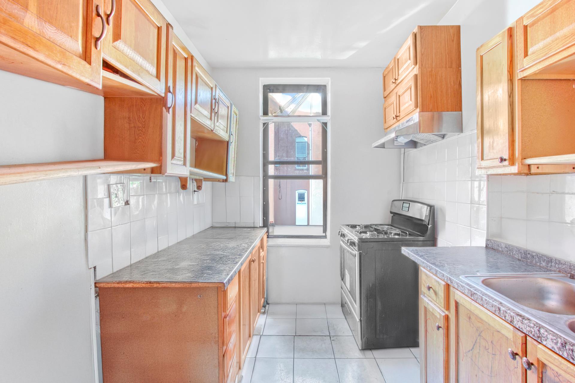 760 FRANKLIN Avenue MIXED_USE