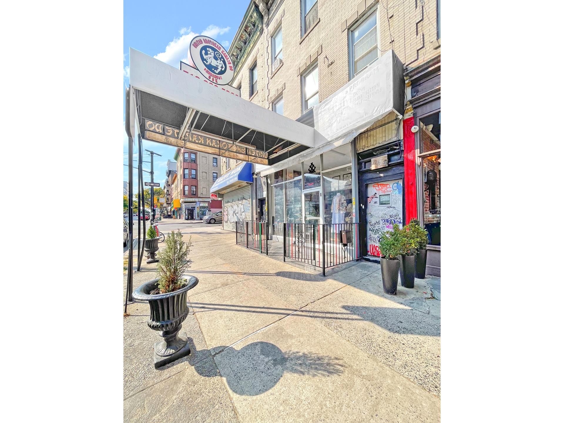 760 FRANKLIN Avenue MIXED_USE