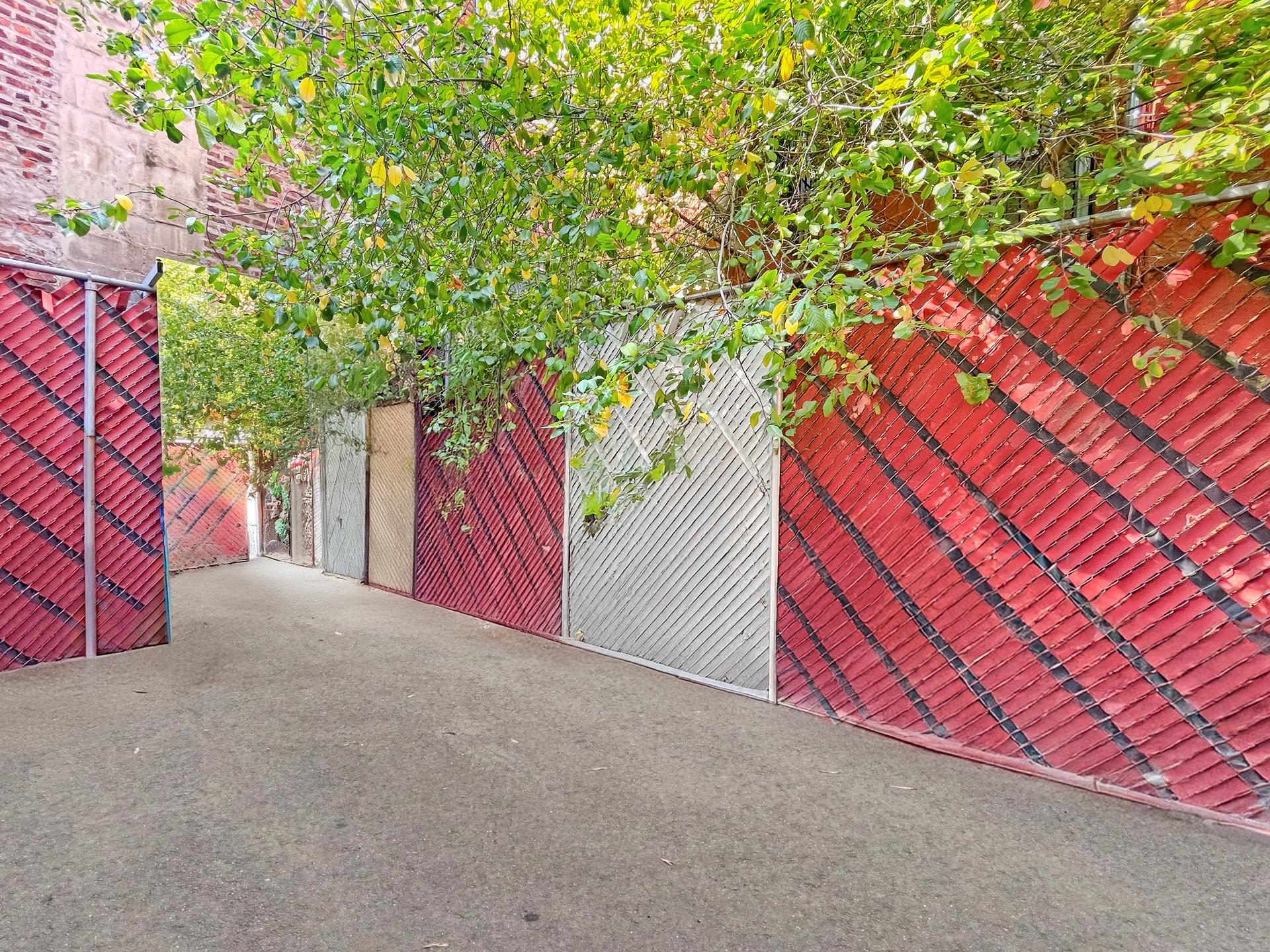 760 FRANKLIN Avenue MIXED_USE