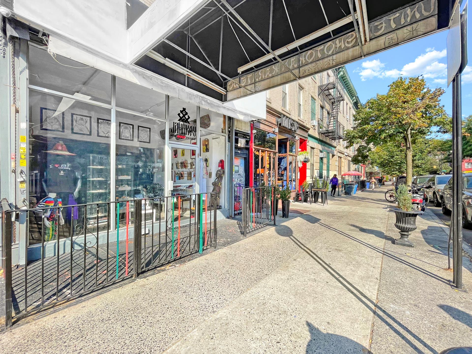 760 FRANKLIN Avenue MIXED_USE