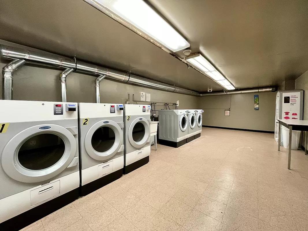 510 OCEAN Parkway 4E