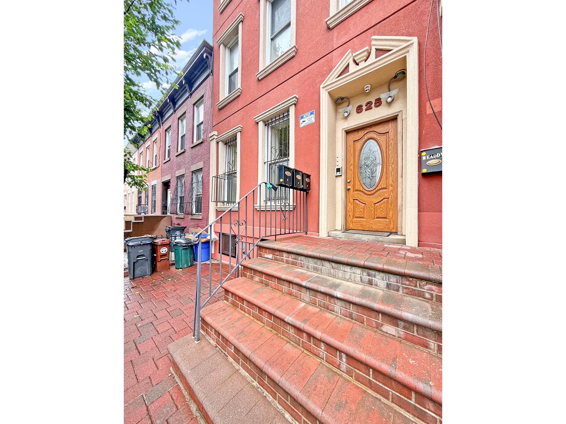 625 FRANKLIN Avenue