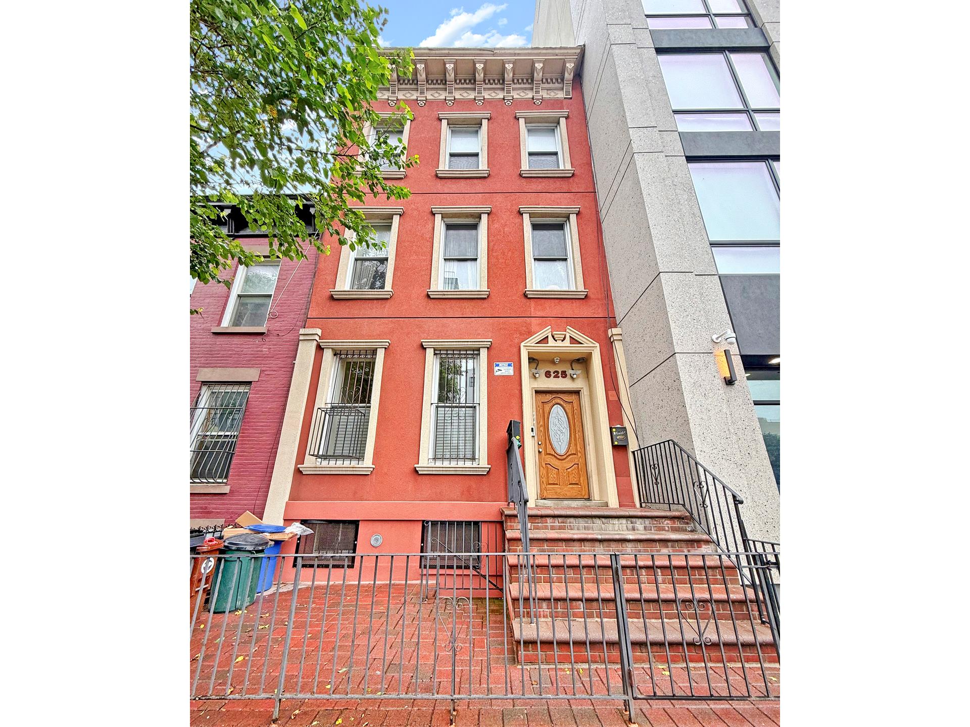 625 FRANKLIN Avenue