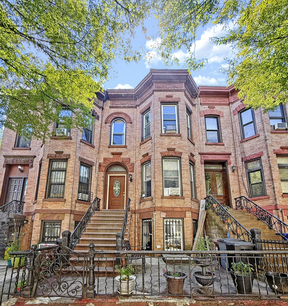 614 ST JOHNS Place