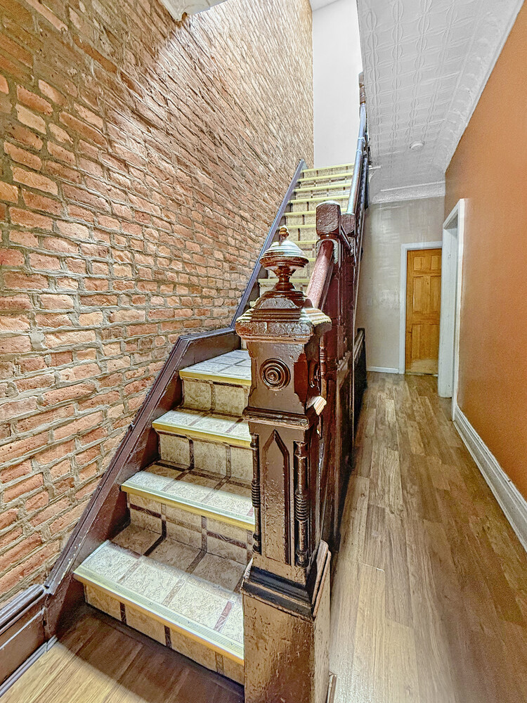 614 ST JOHNS Place