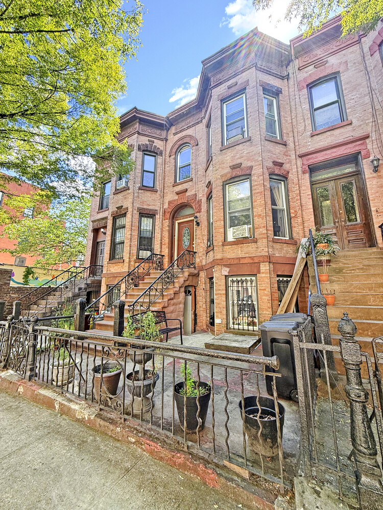 614 ST JOHNS Place
