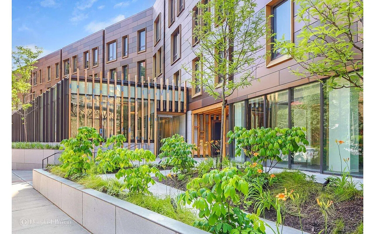 90 FURMAN Street N805