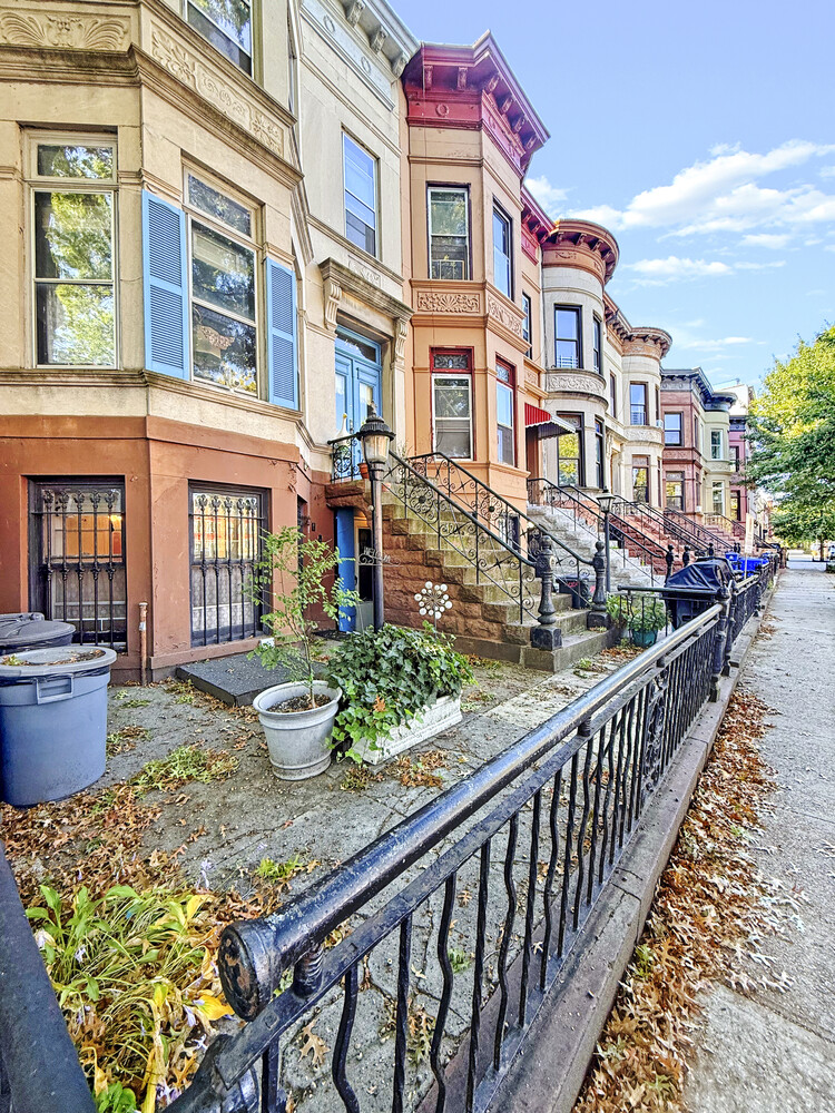 426 MAC DONOUGH Street