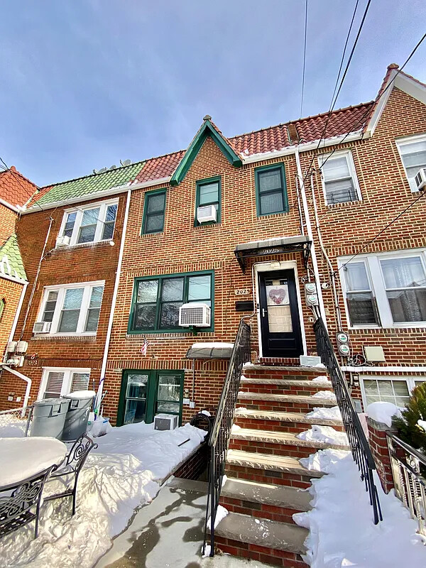 2025 E 34TH Street 1