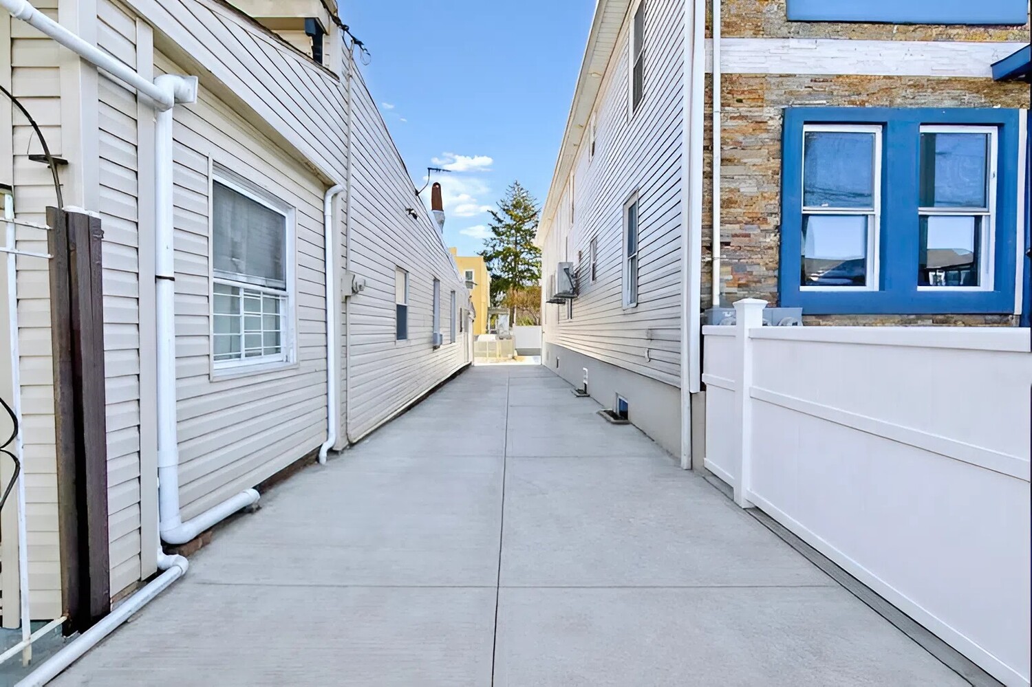 33 HALE Avenue