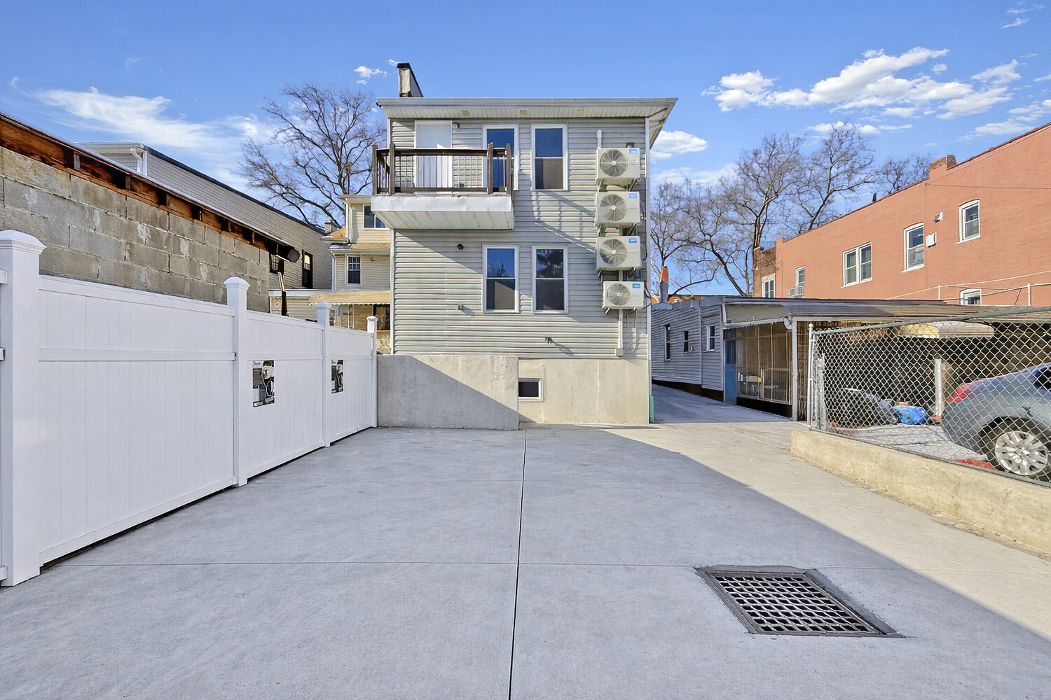33 HALE Avenue
