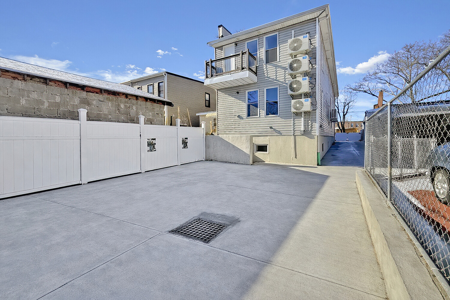 33 HALE Avenue