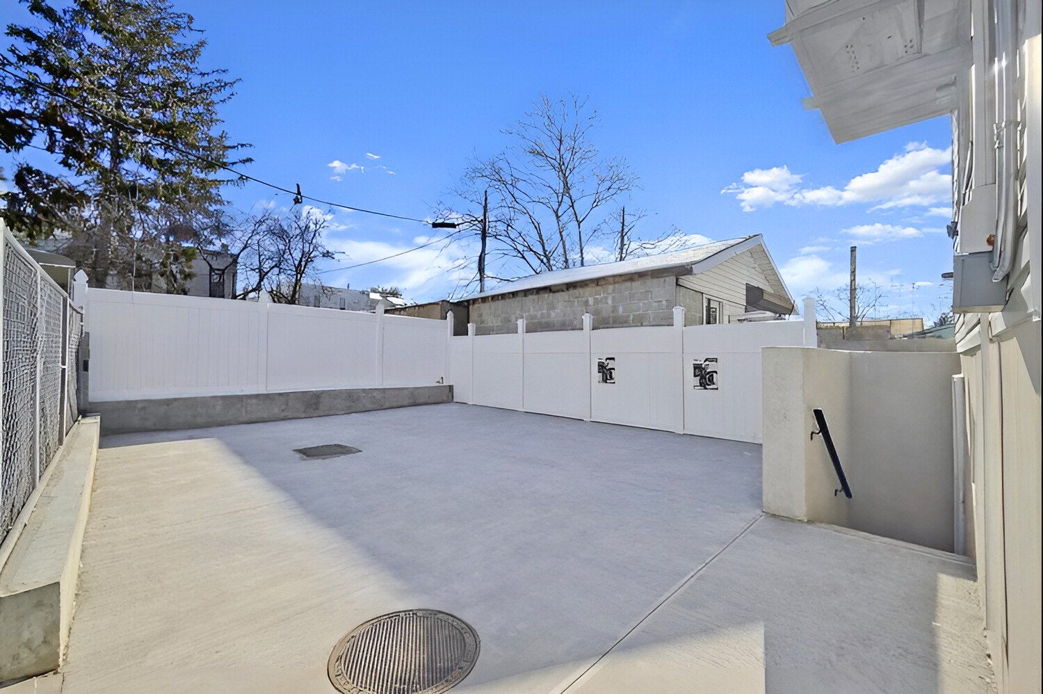 33 HALE Avenue