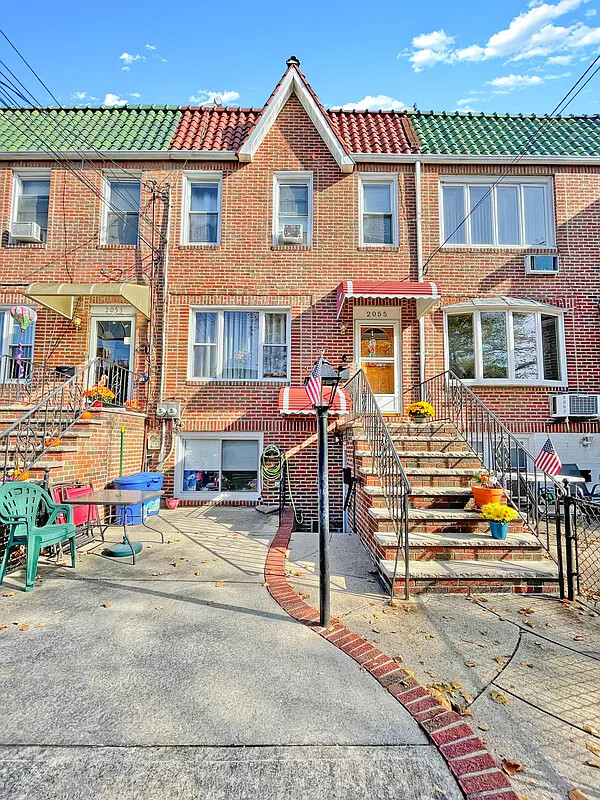 2055 E 34TH Street