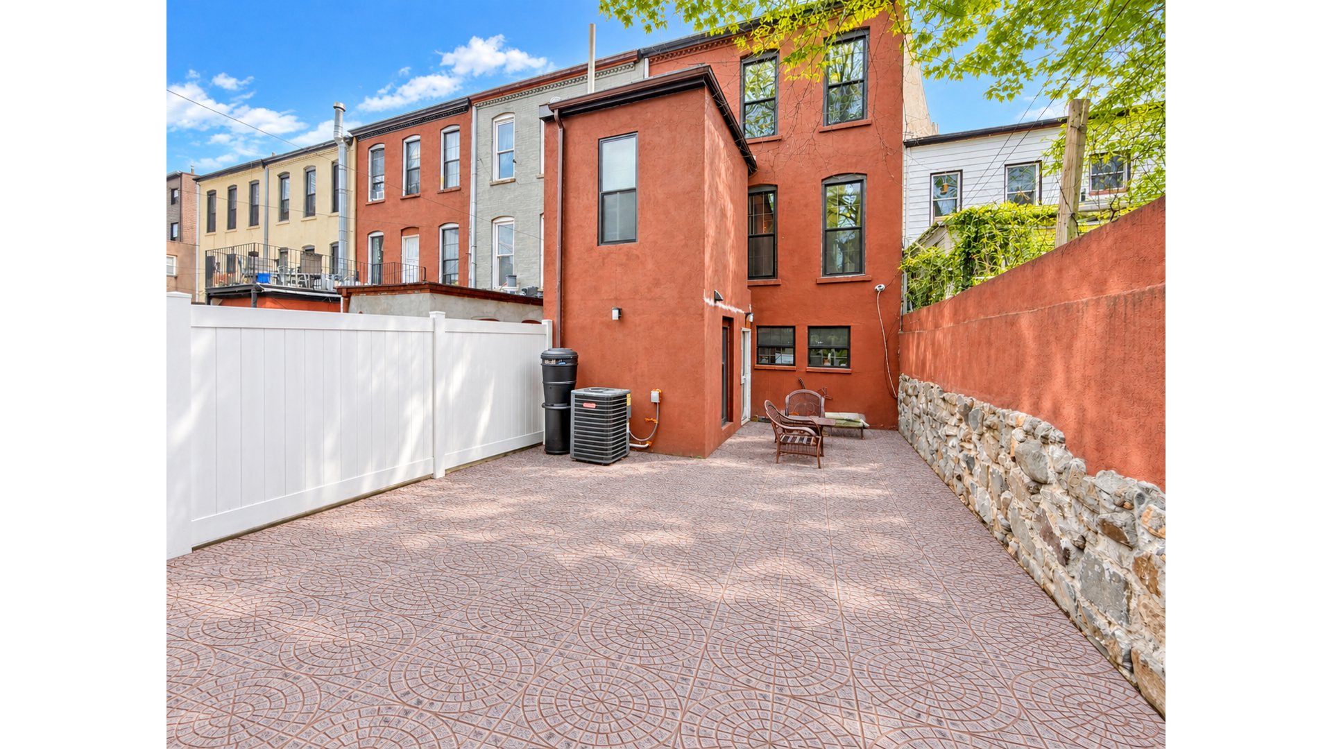 916 PUTNAM Avenue