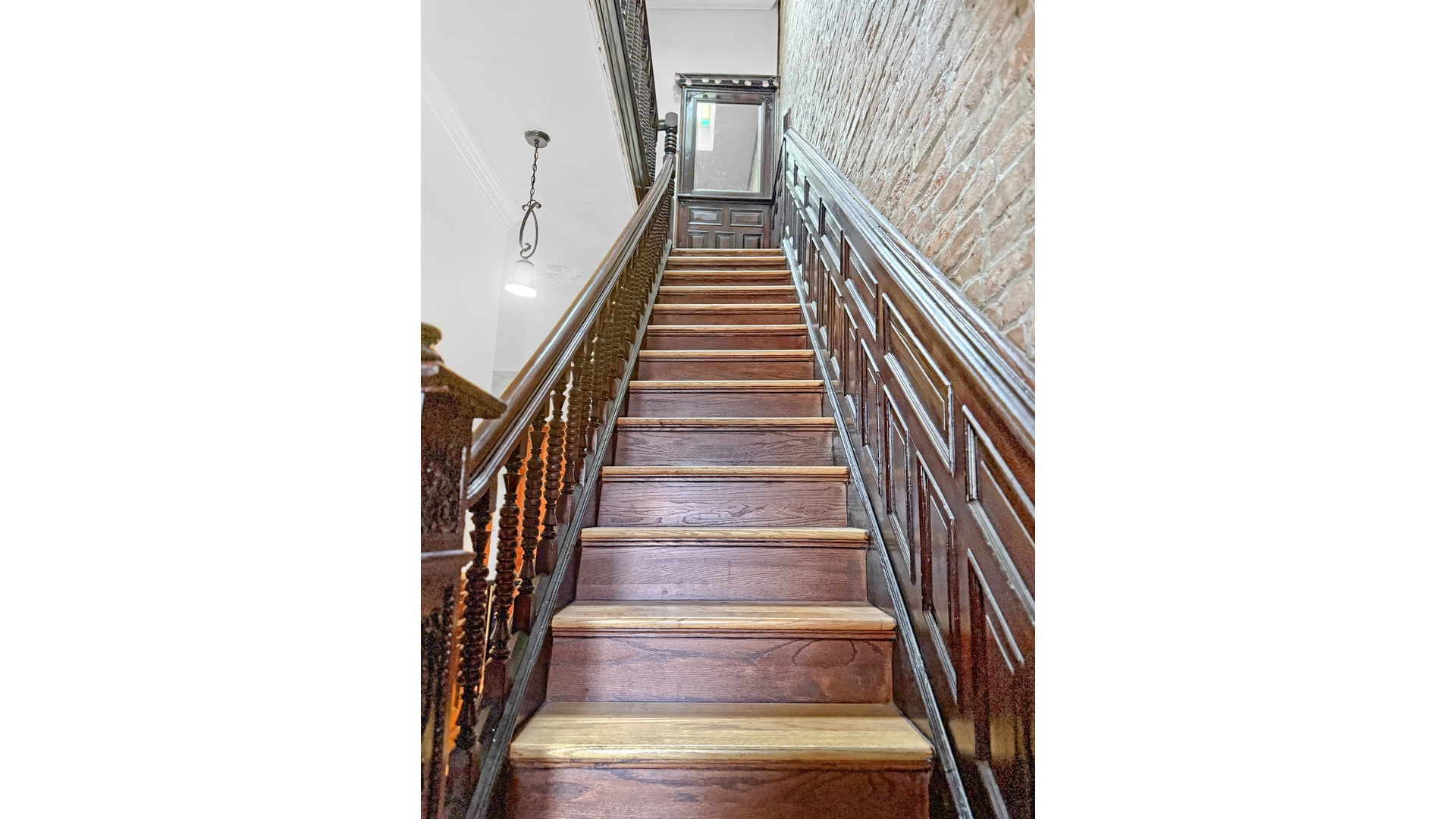 916 PUTNAM Avenue