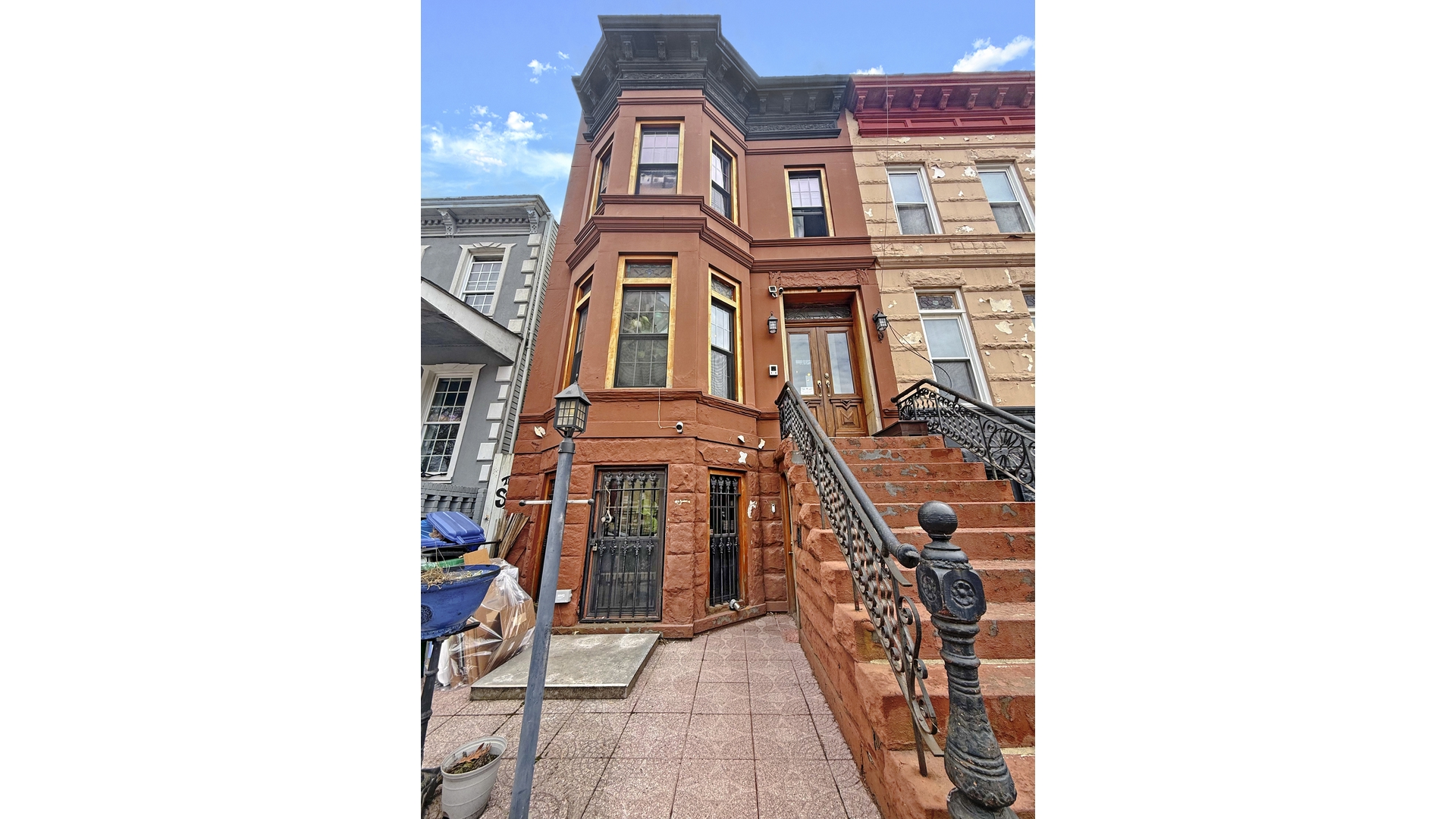 916 PUTNAM Avenue
