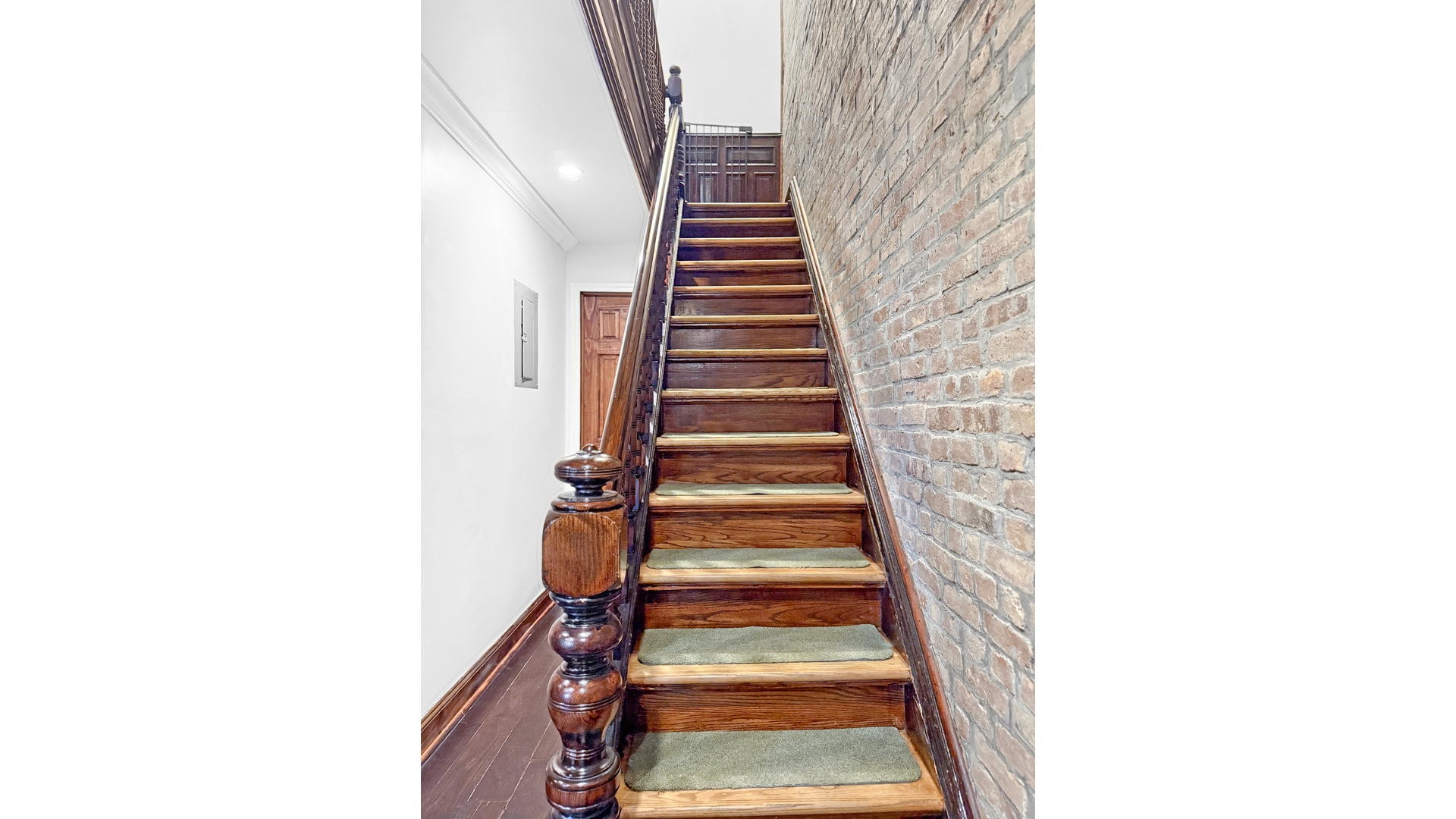 916 PUTNAM Avenue