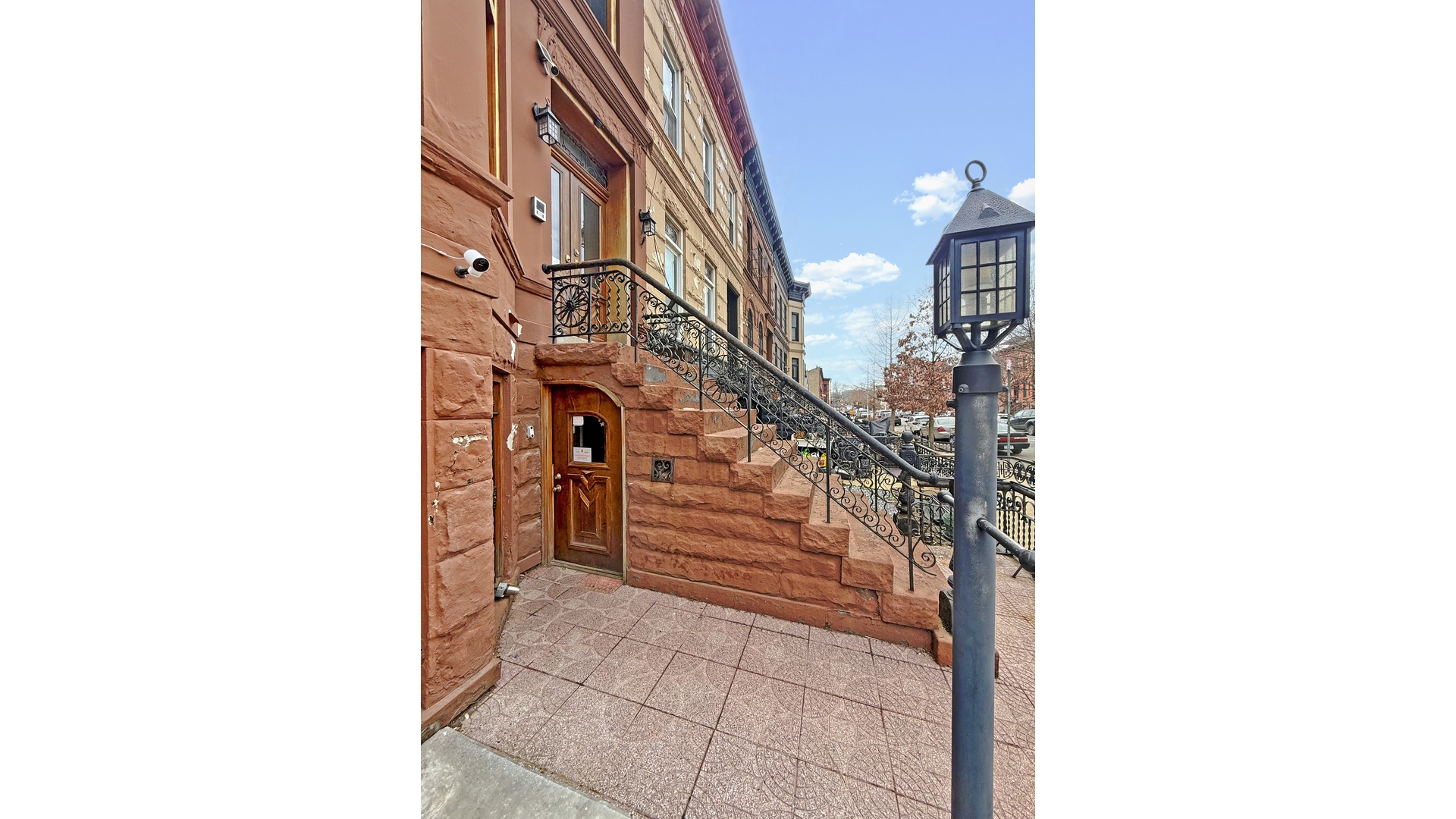 916 PUTNAM Avenue