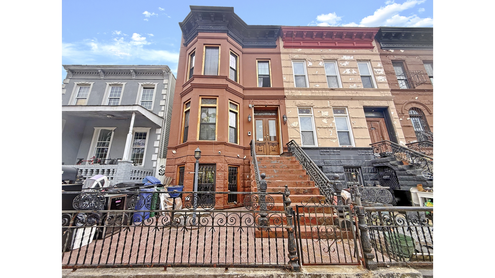 916 PUTNAM Avenue