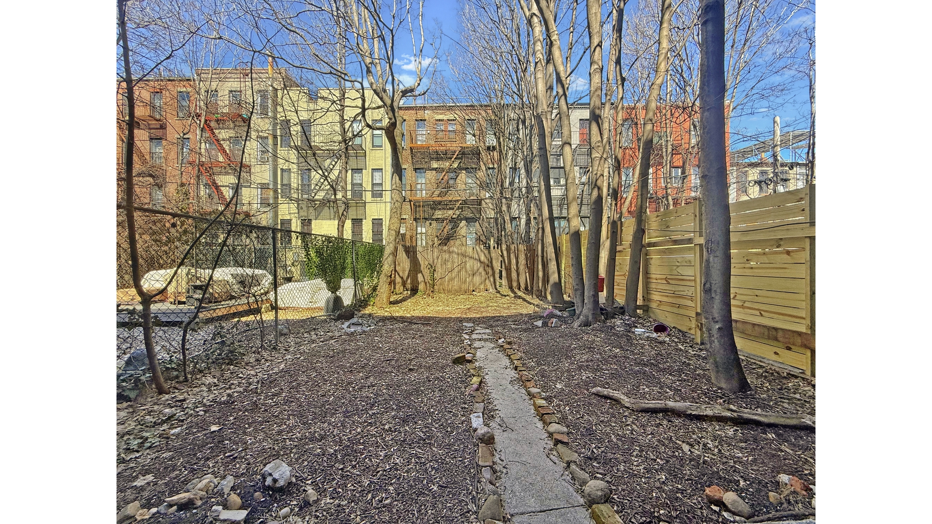 907 JEFFERSON Avenue