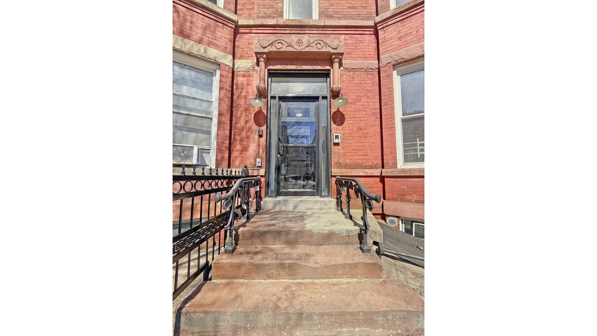 907 JEFFERSON Avenue