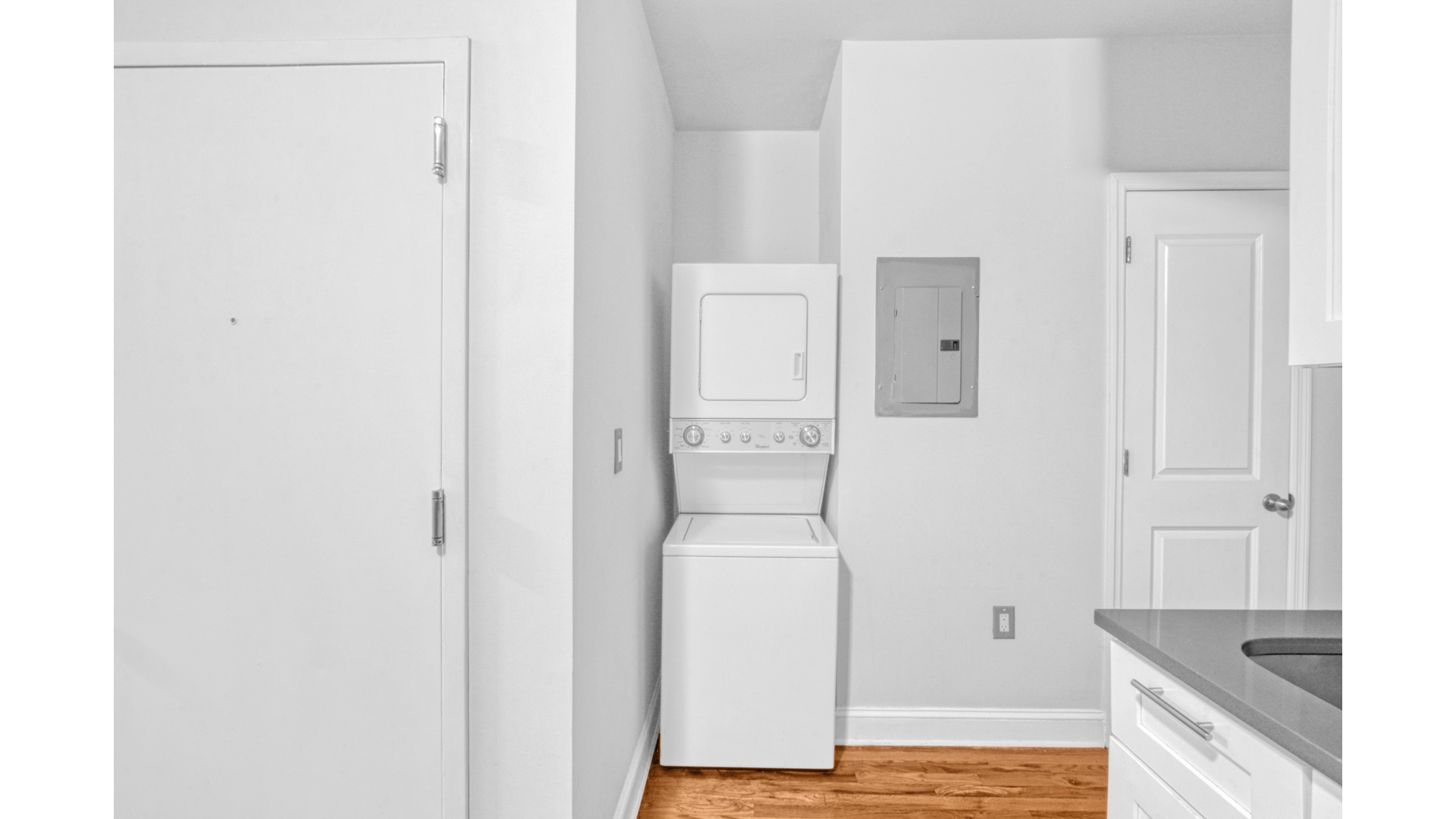 907 JEFFERSON Avenue