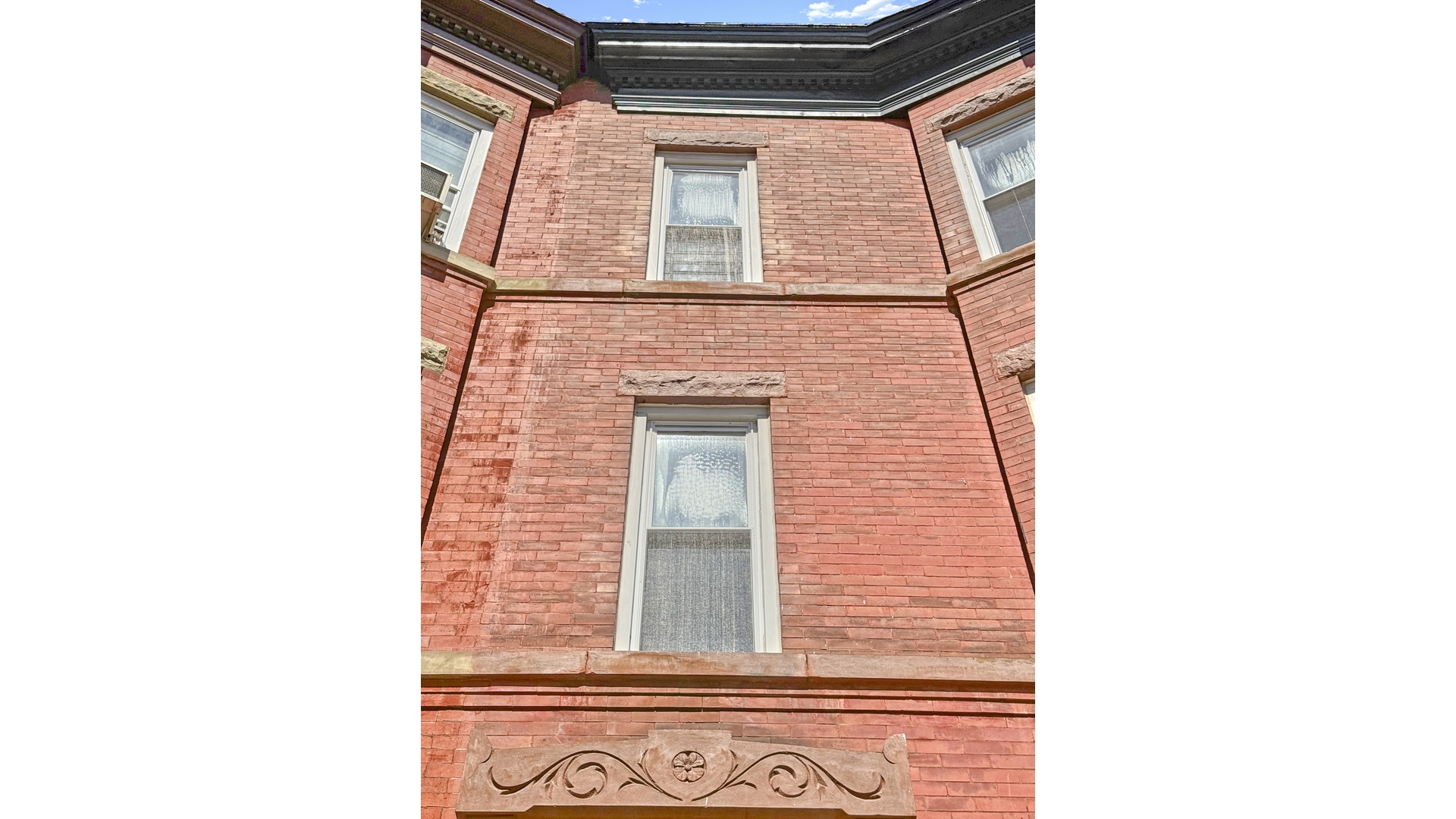 907 JEFFERSON Avenue