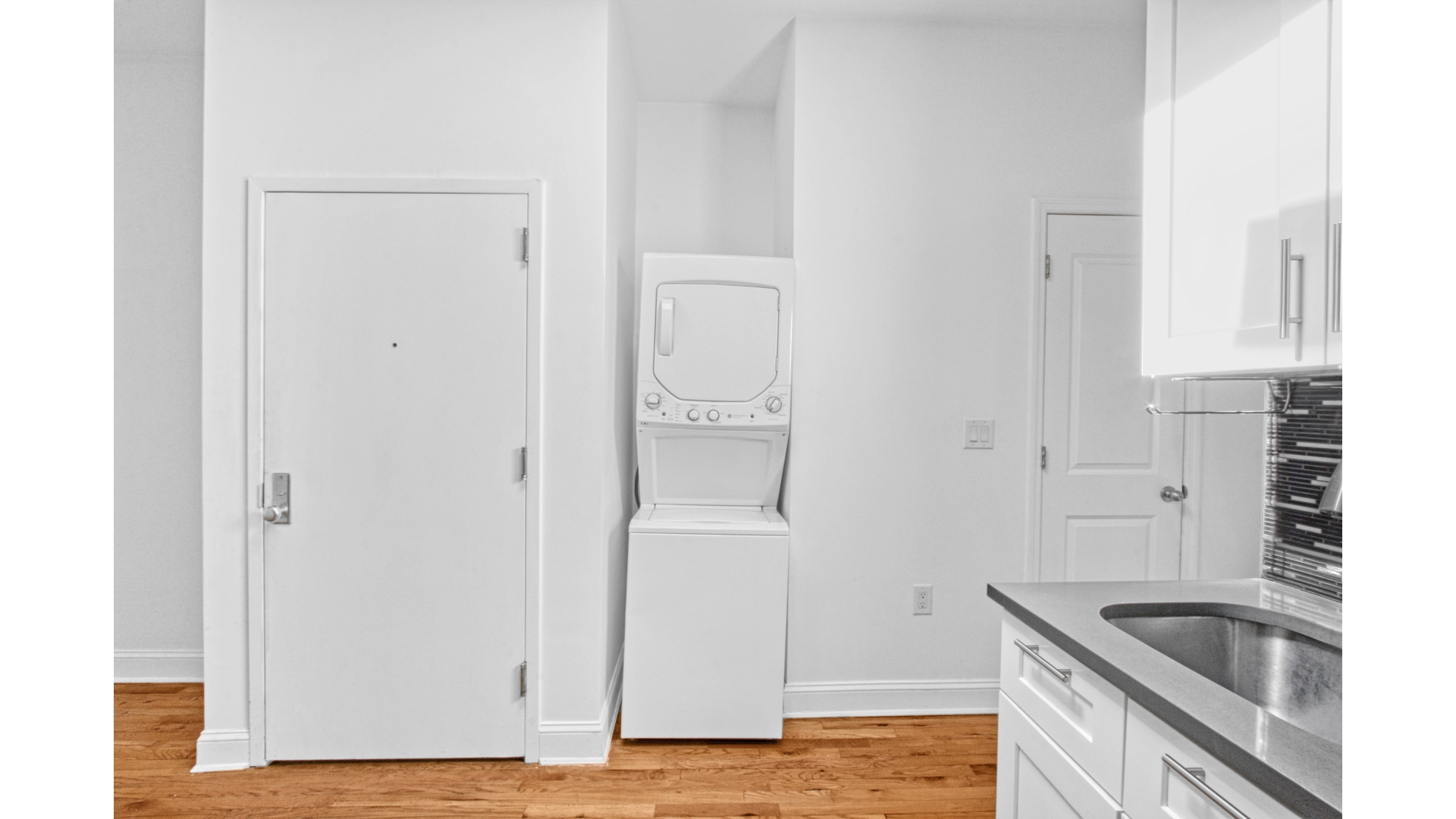 907 JEFFERSON Avenue