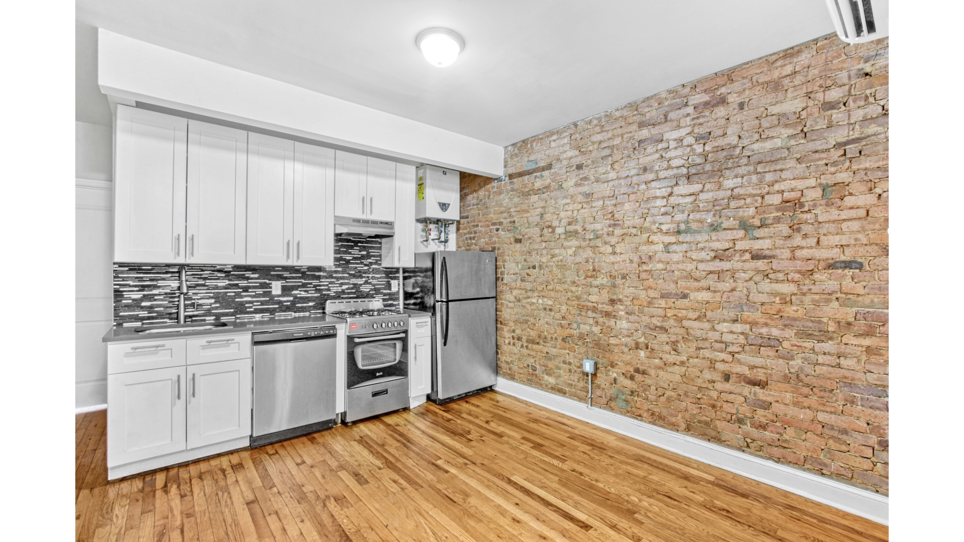 907 JEFFERSON Avenue