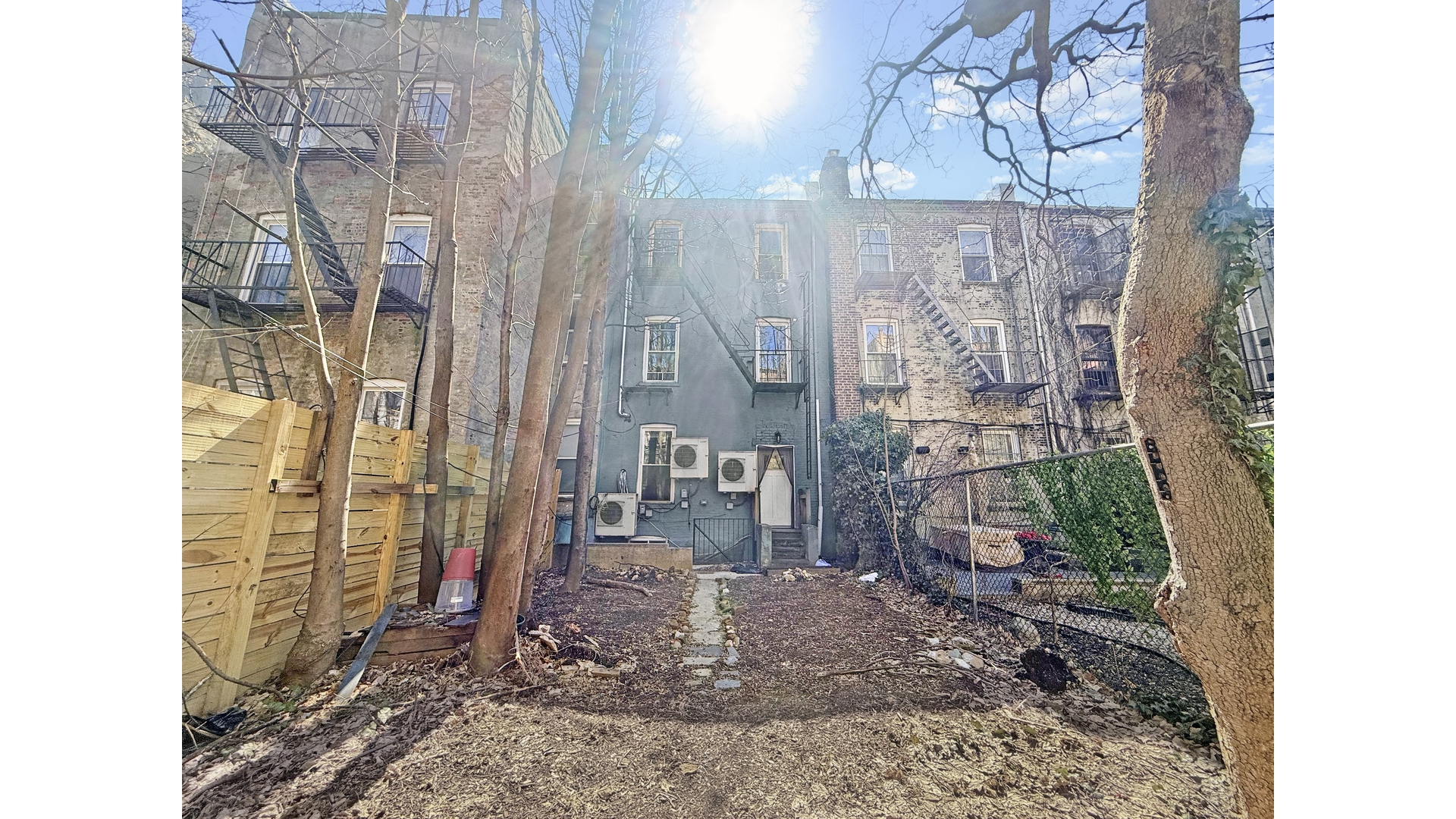 907 JEFFERSON Avenue