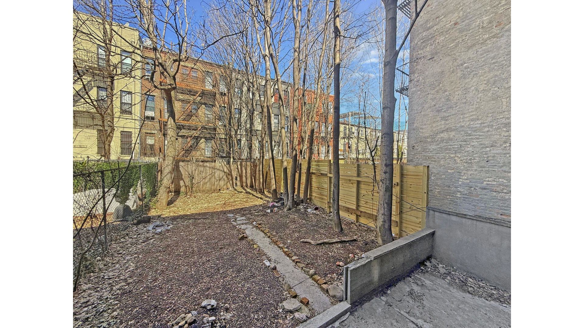 907 JEFFERSON Avenue