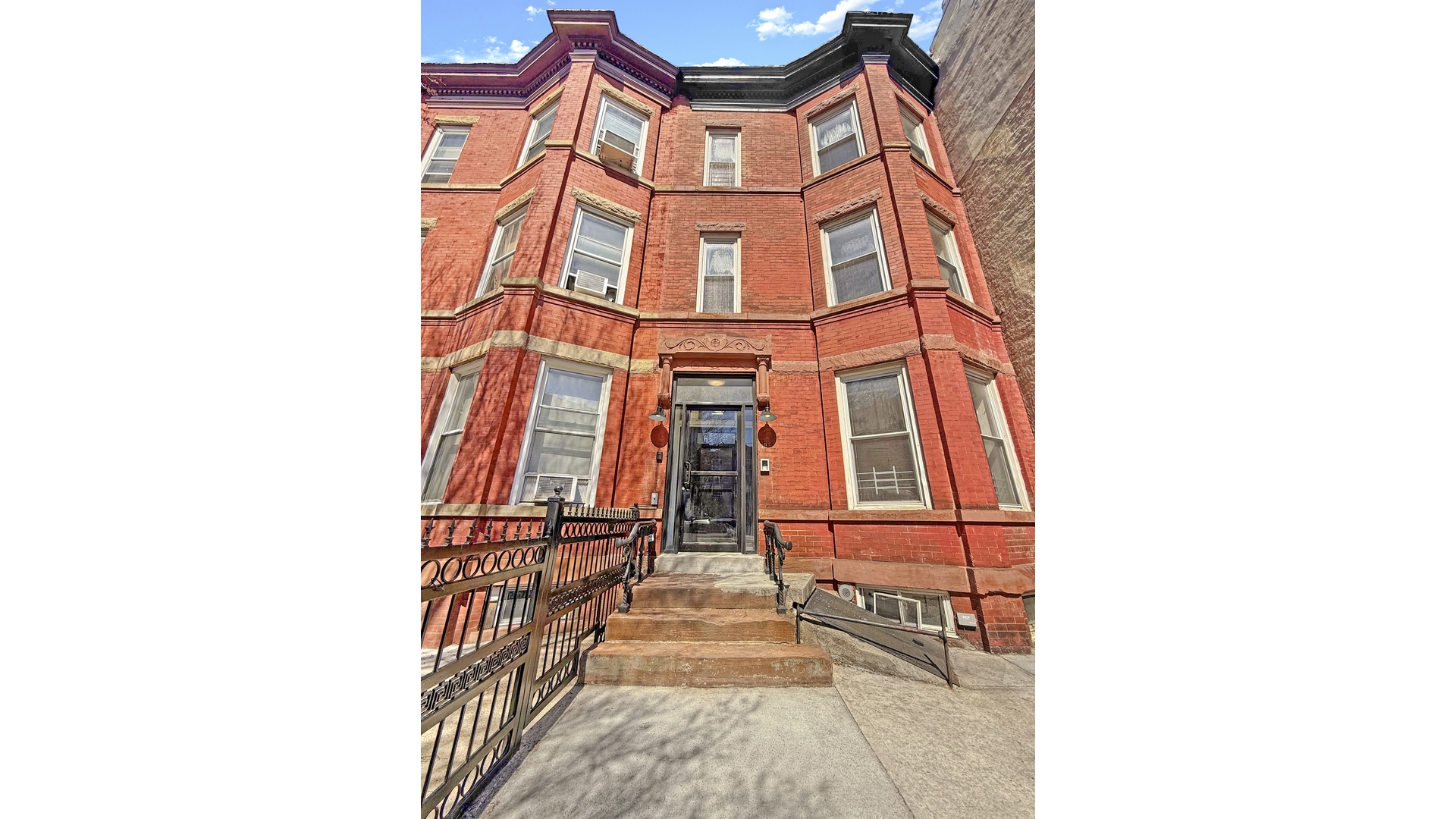 907 JEFFERSON Avenue