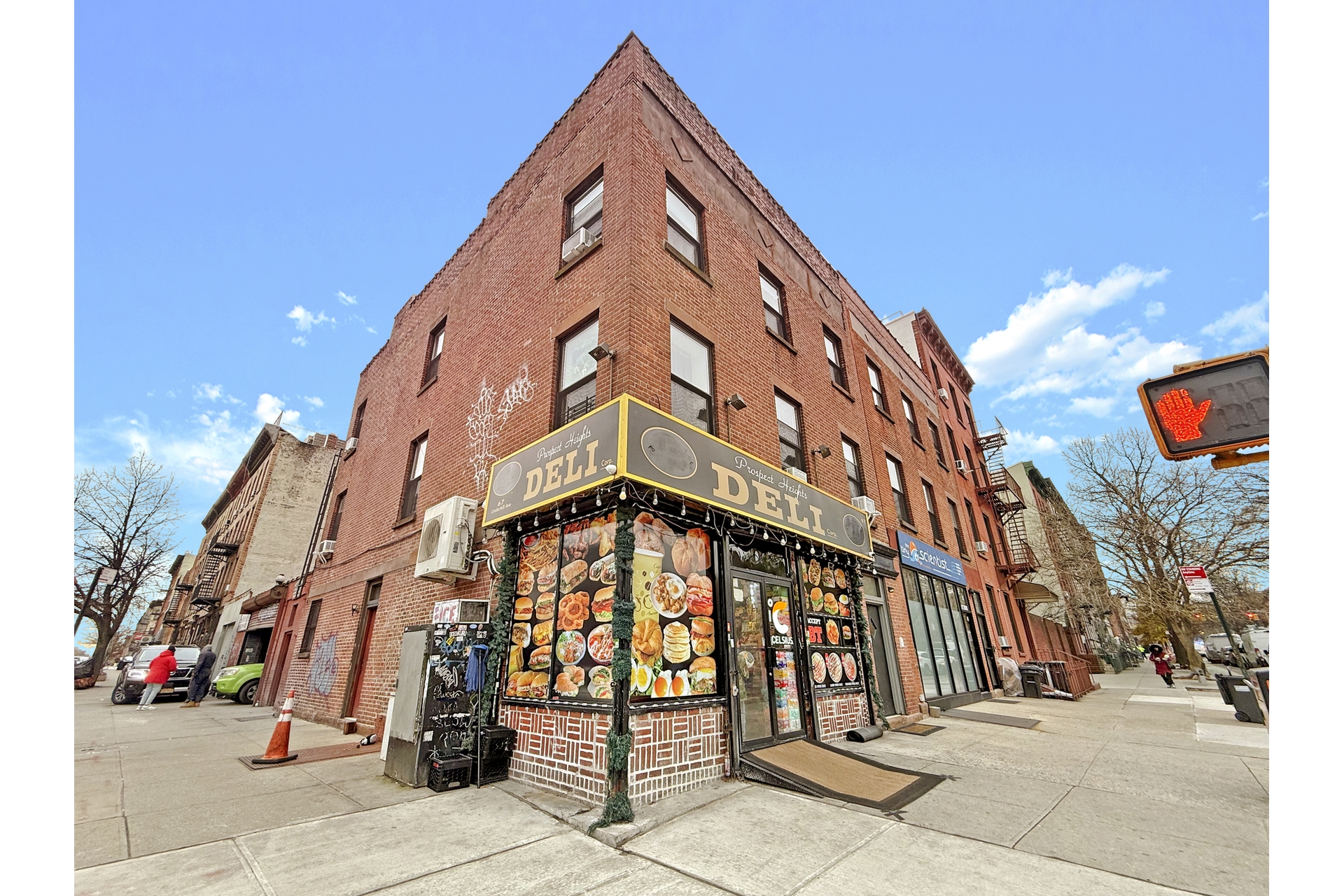 67 UNDERHILL Avenue