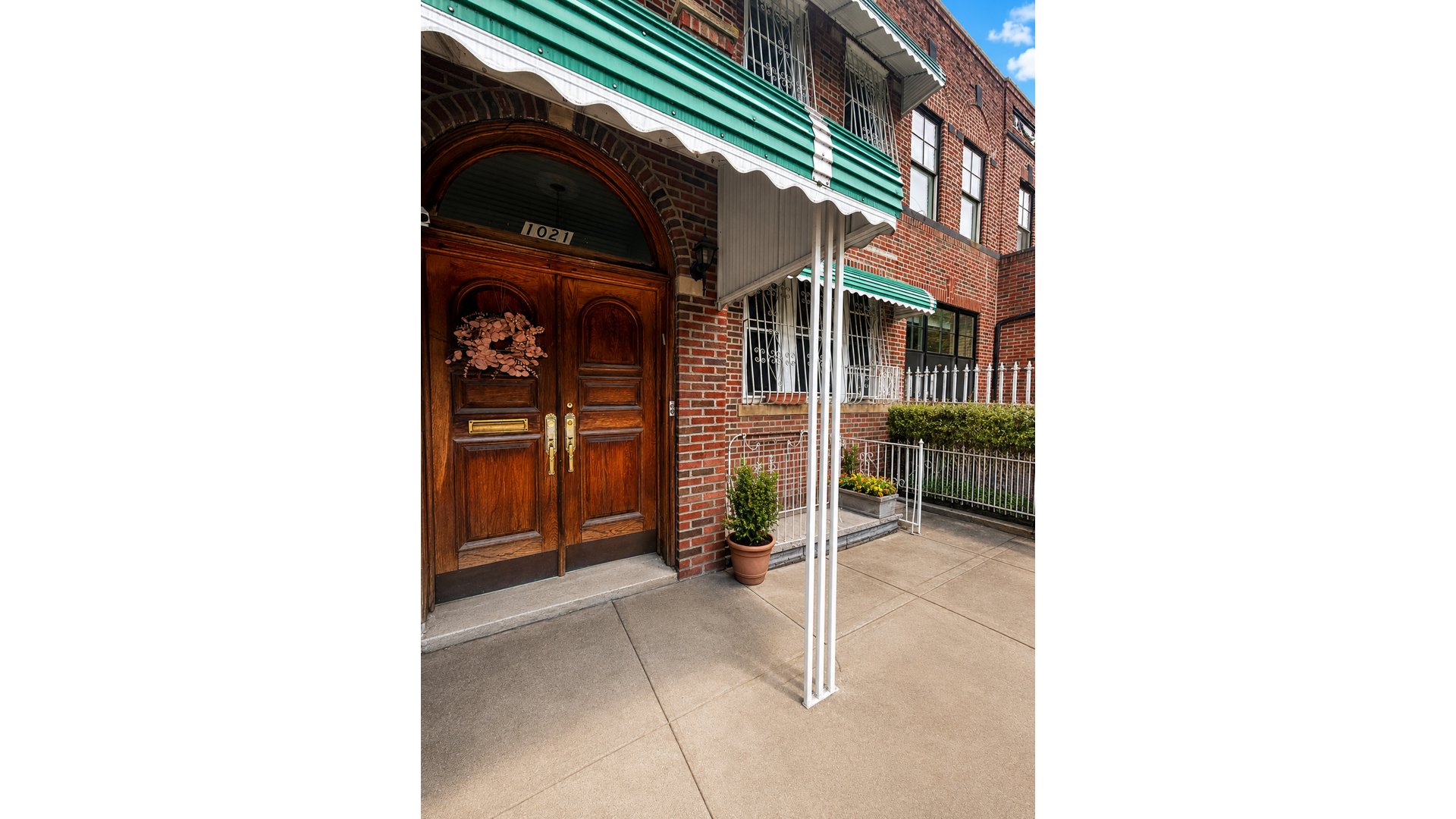 1021 UNION Street