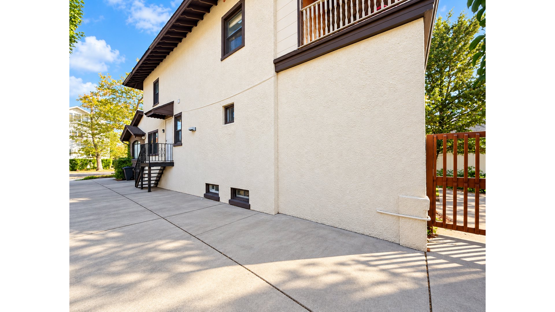 3848 LAUREL Avenue