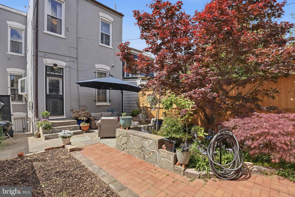 721 10TH STREET NE
