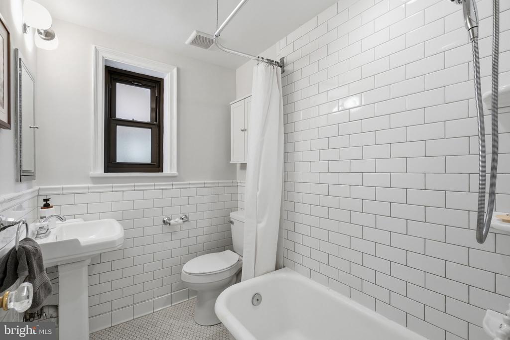 2100 19TH STREET NW Unit: 506