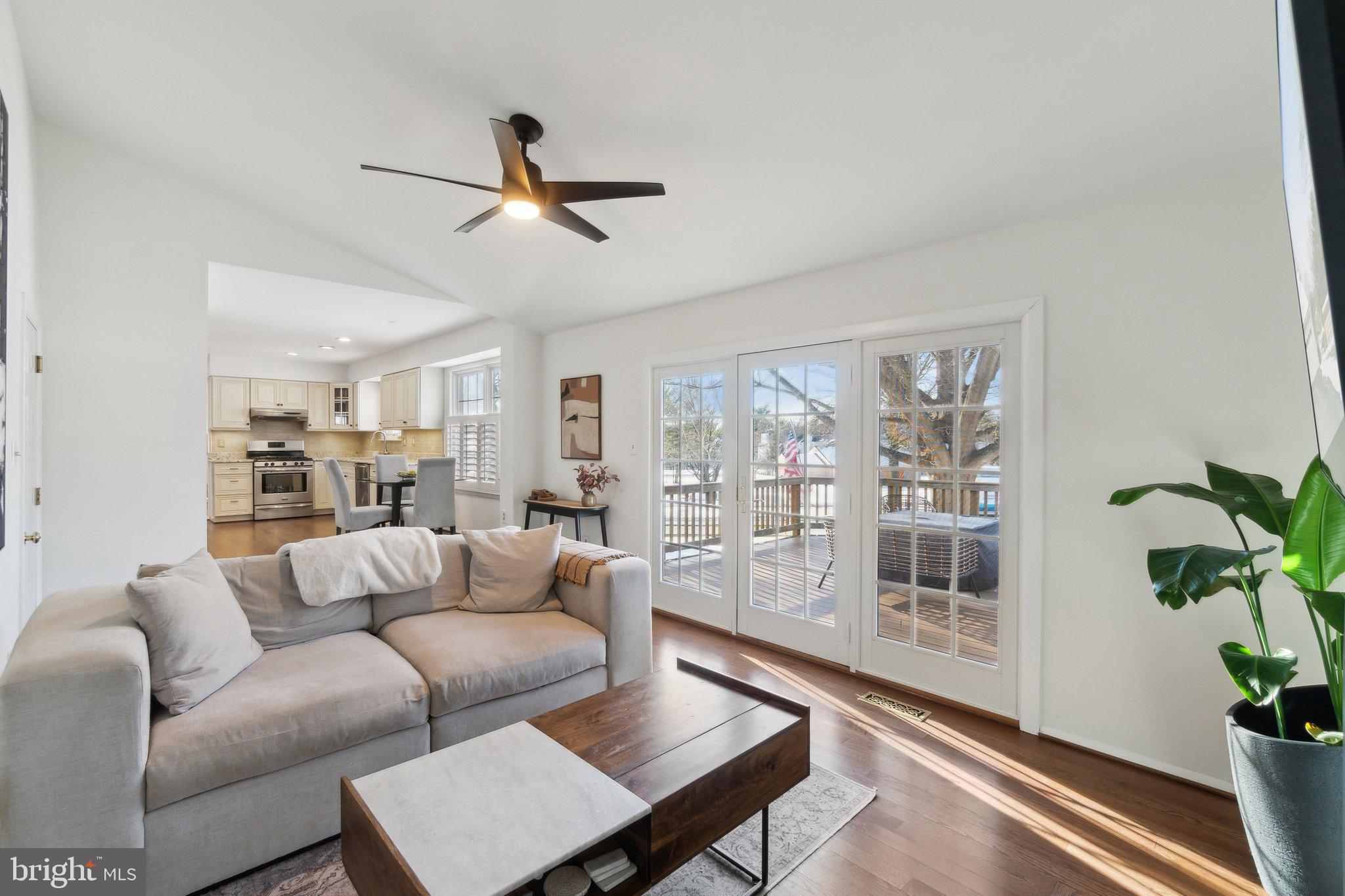 6 Belle Hollow Ct