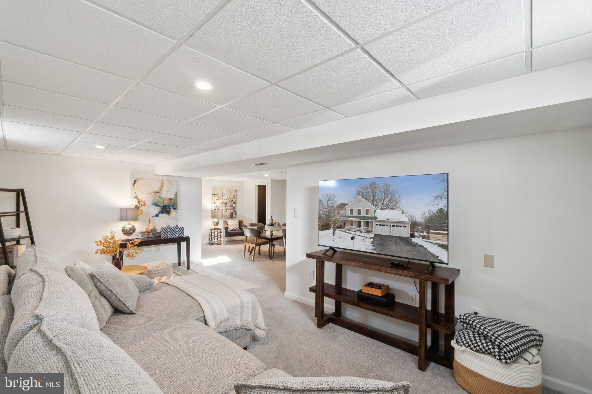 6 Belle Hollow Ct