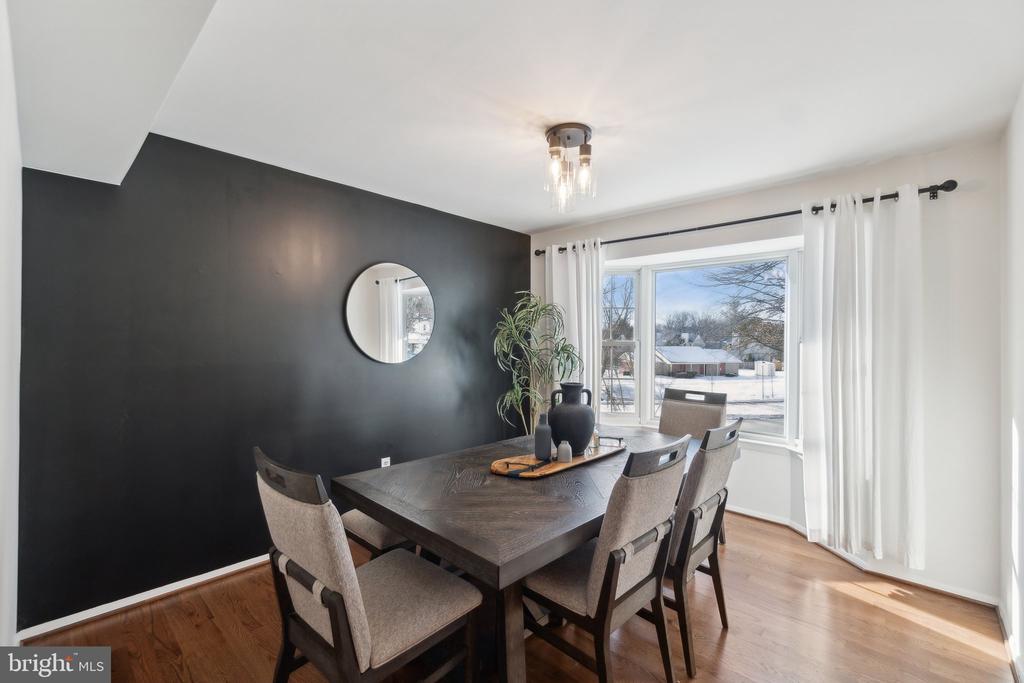 6 Belle Hollow Ct