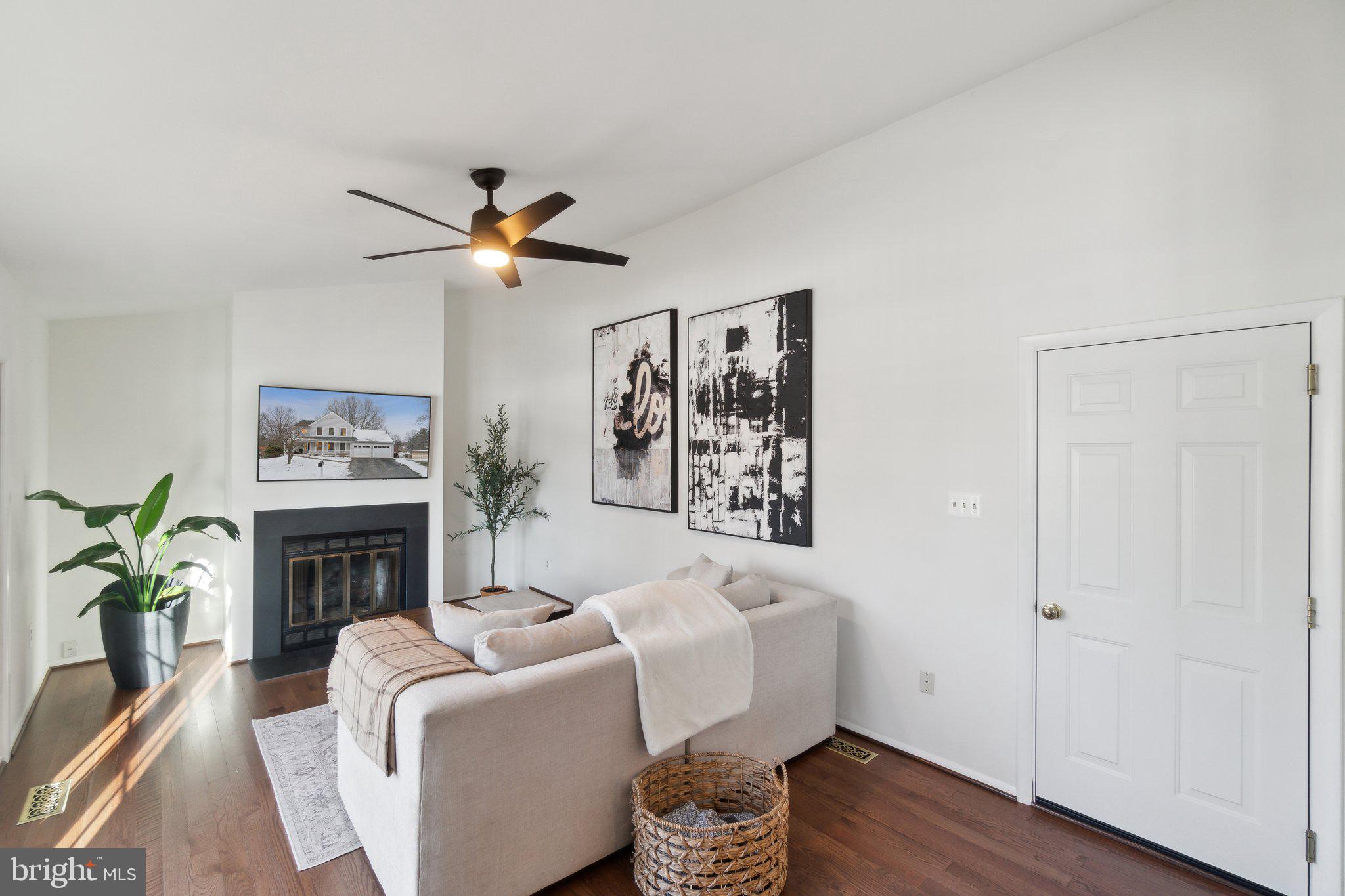 6 Belle Hollow Ct