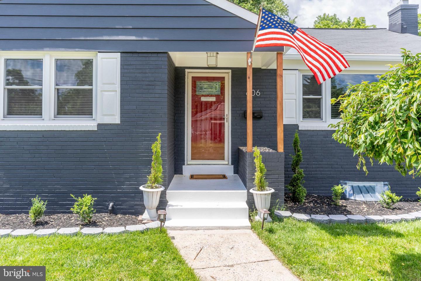 606 Douglass Ave
