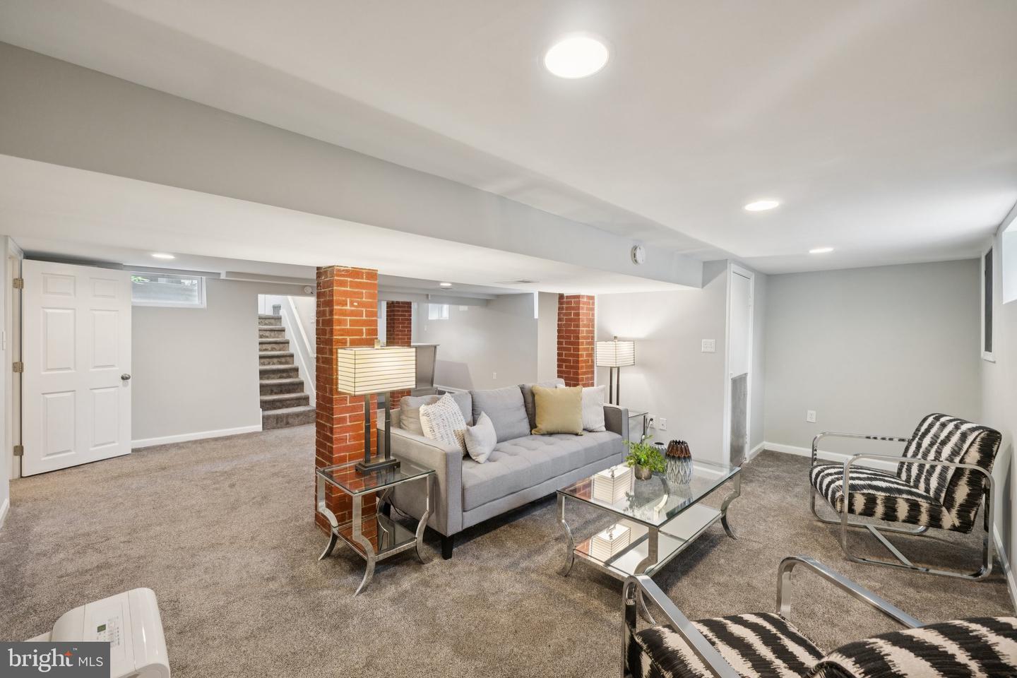 606 Douglass Ave